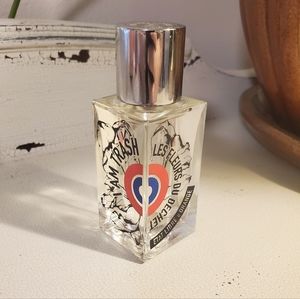 Les Fleurs du Dechet I Am Trash